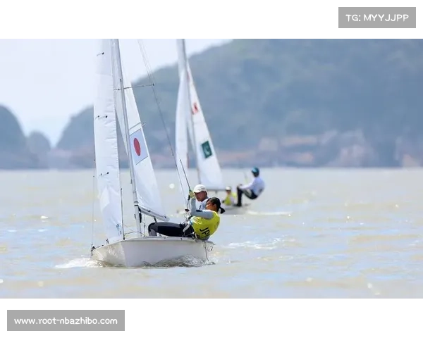 世界帆船锦标赛：中国队混合双人艇暂列第三